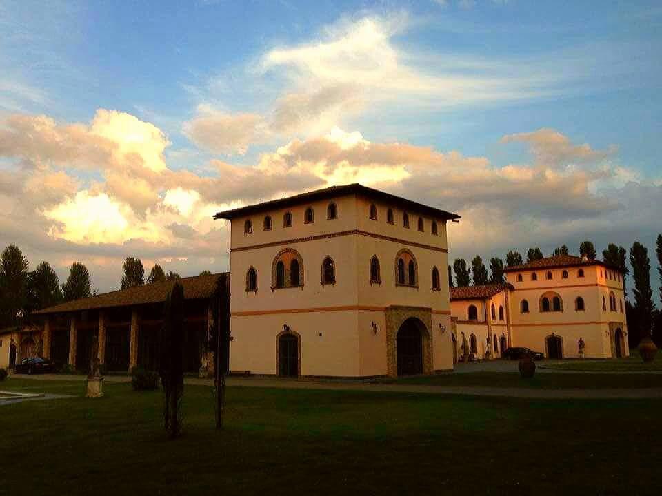 Tenuta Il Tenchio Hotel Lacchiarella ภายนอก รูปภาพ