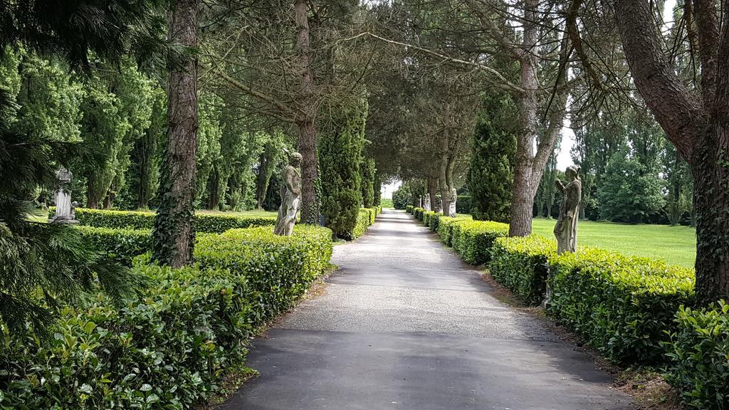 Tenuta Il Tenchio Hotel Lacchiarella ภายนอก รูปภาพ