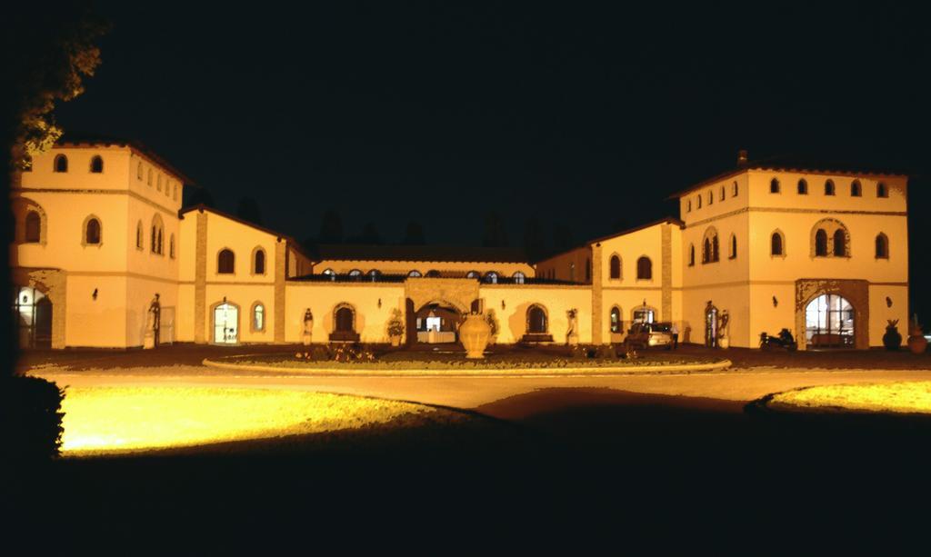 Tenuta Il Tenchio Hotel Lacchiarella ภายนอก รูปภาพ